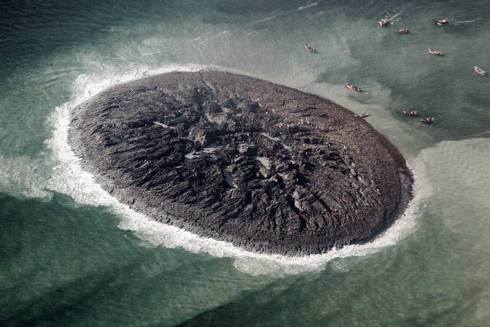 Terremoto cria ilha no oceano