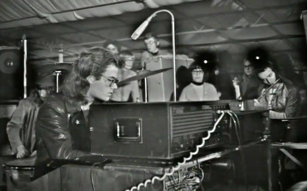 Vídeo mostra show do Kraftwerk em 1970
