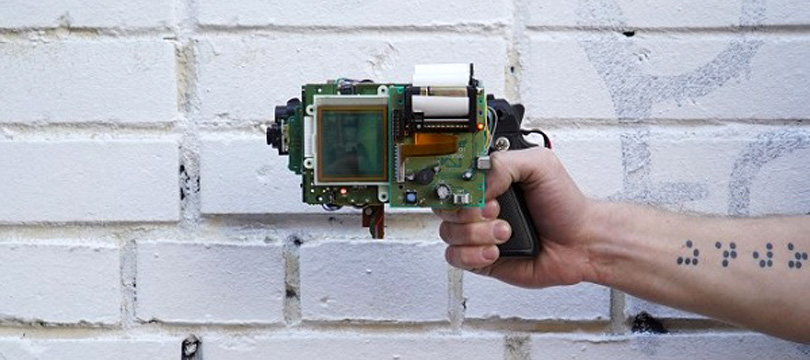 Arma GameBoy imprime foto do alvo em recibo