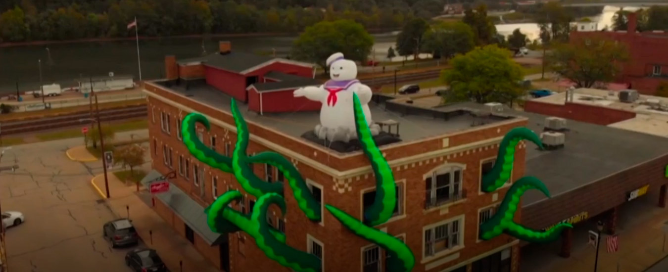 Decoração de restaurante do Caça-Fantasmas traz tentáculos saindo pelas janelas