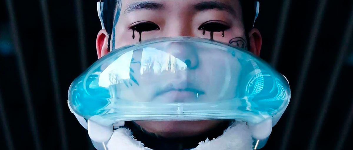 Um purificador de ar facial que remete a cenários pós-apocalípticos