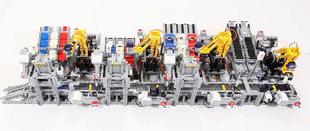 A fábrica de carros LEGO que funciona de verdade