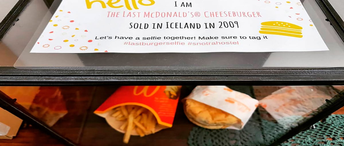 Último Cheeseburguer do McDonalds da Islândia está lá, bonito, desde 2009