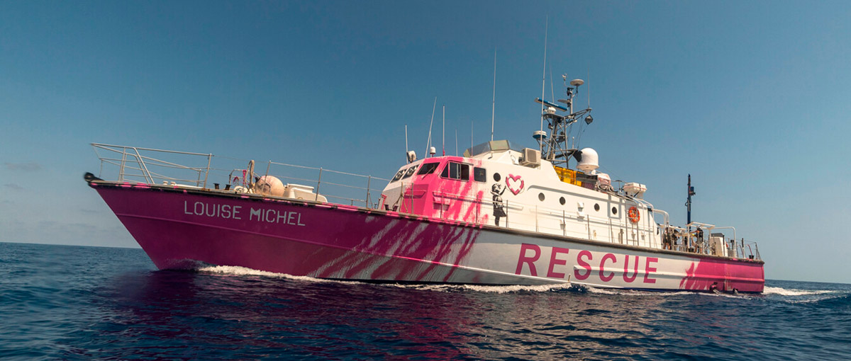 Banksy-financiou-um-barco-de-resgate-para-socorrer-refugiados-CAPA-GEEKNESS-
