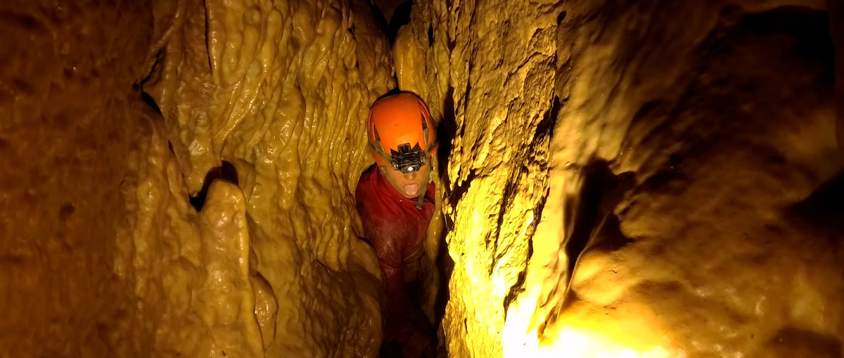 Uma compilação de cavernas claustrofóbicas