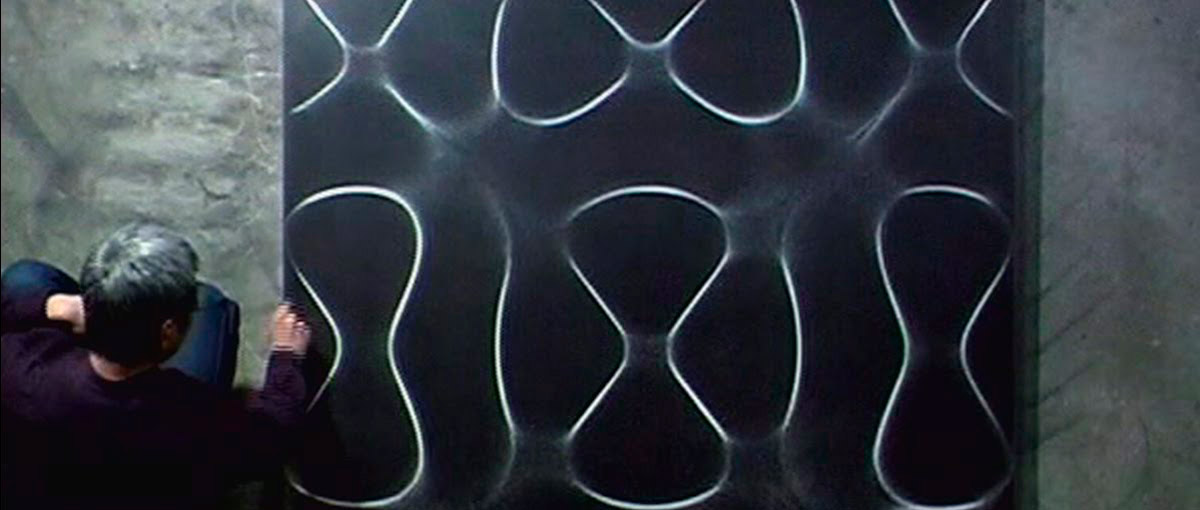 Artista cria padrões geométricos usando ondas sonoras