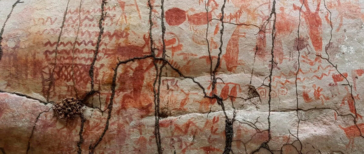 A parede de 13 km com artes rupestres encontrada na Amazônia