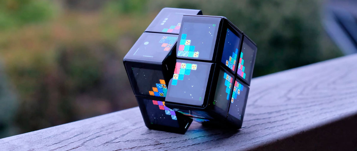Um cubo mágico digital com oito processadores e 24 telas