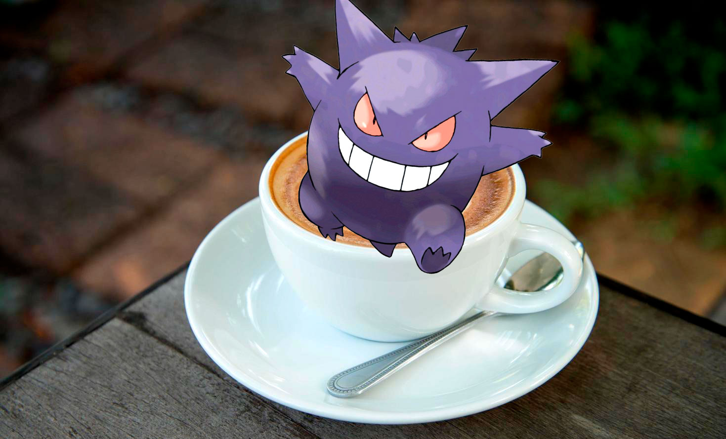 Artista cria café com leite do Pokémon, com Gengar pulando da xícara