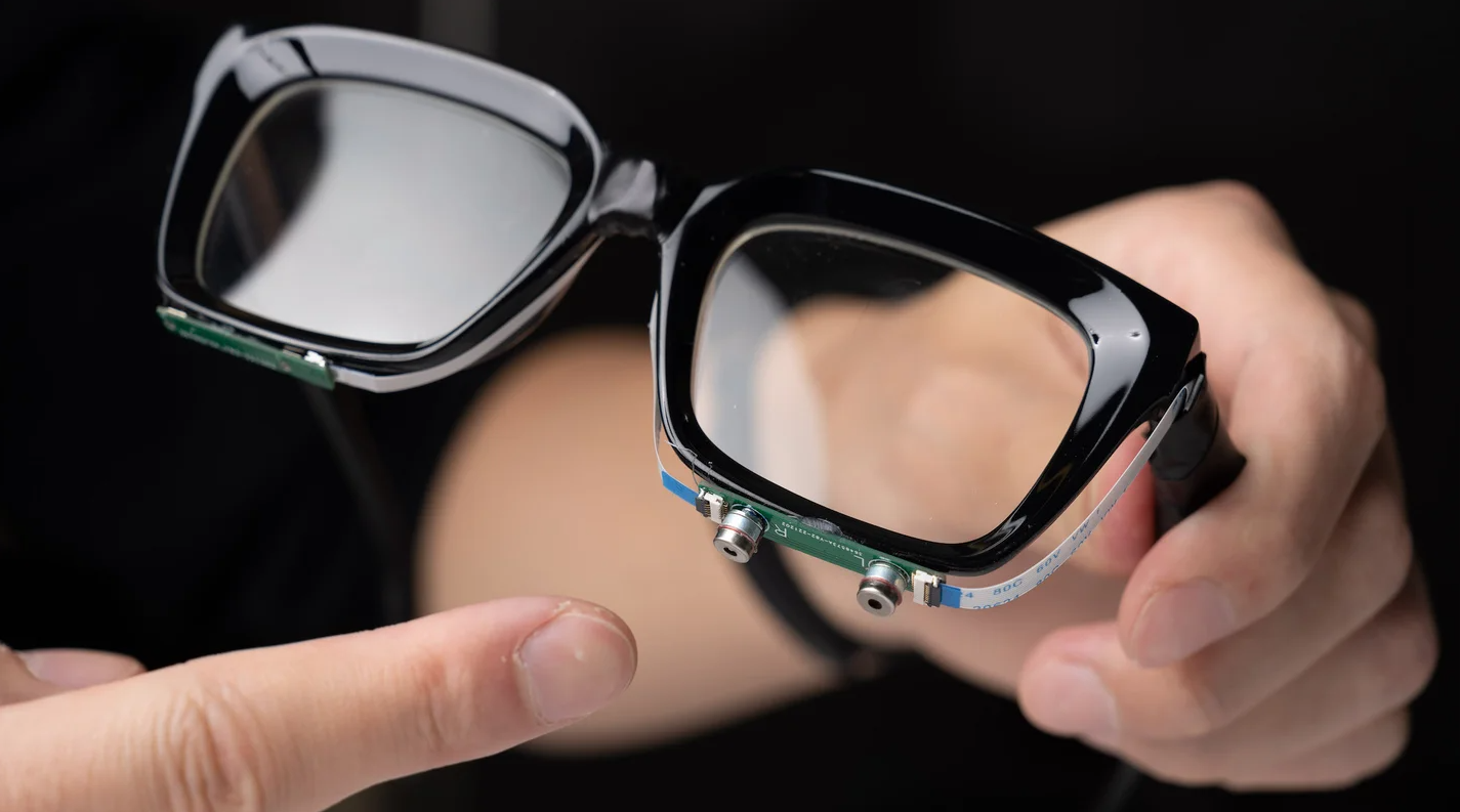 Pesquisadores desenvolvem óculos que podem ser lábios