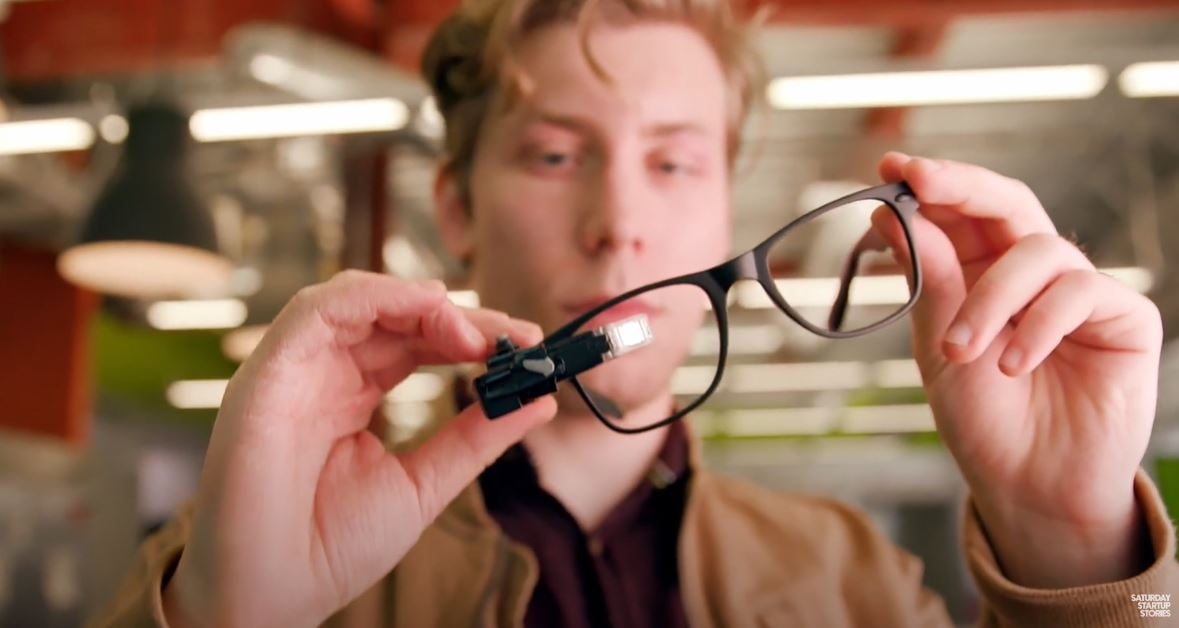 TranscribeGlass, os óculos que mostram legendas em tempo real