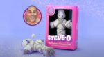 Steve-O e Liquid Death se juntam para lançar bonecos voodoo com o cabelo real do astro de Jackass