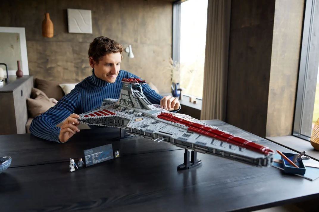 LEGO do Cruzador de Ataque da República tem 1 m de comprimento e 5.374 peças