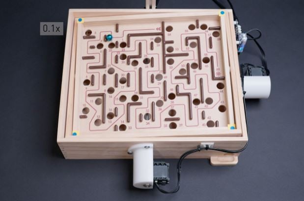 CyberRunner, um robô autônomo de IA, pode vencer humanos neste Jogo de labirinto