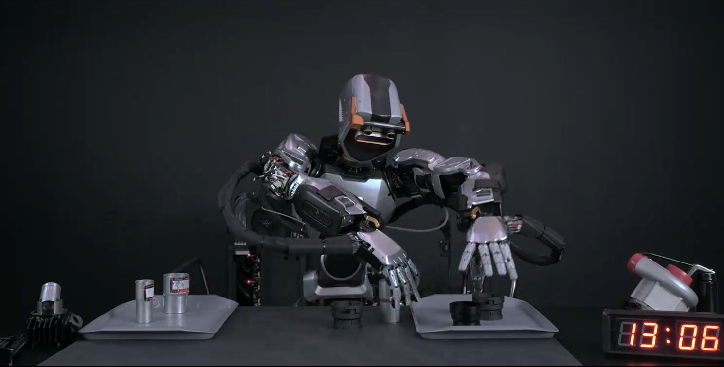 O Robô Fênix da Sanctuary AI pode completar tarefas simples com velocidade equivalente à humana