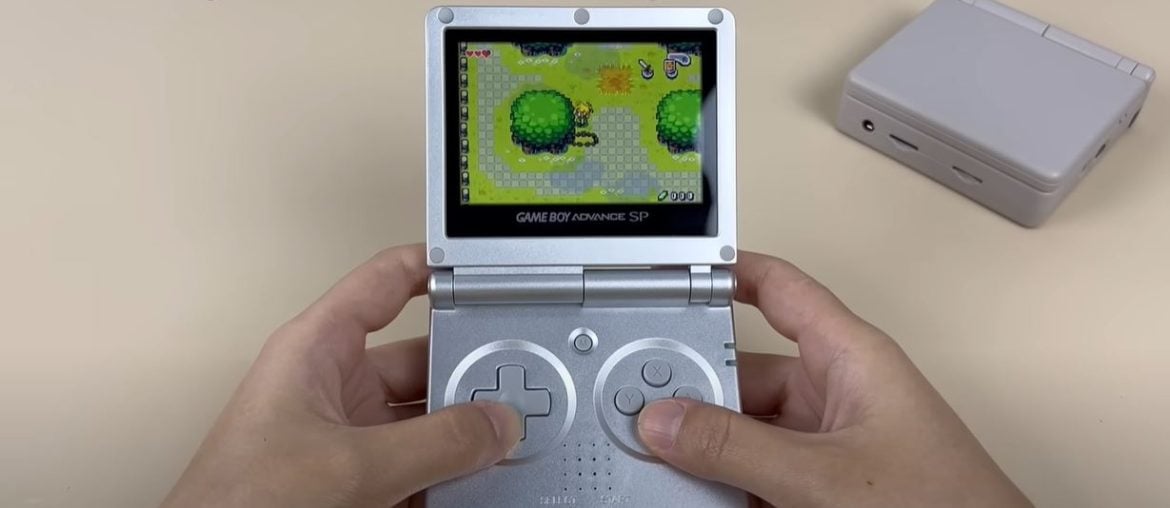 Anbernic RG35XXSP, um console portátil inspirado no Game Boy Advance SP