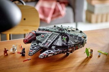 LEGO Star Wars The Dark Falcon traz um Darth Jar Jar e Jedi Vader