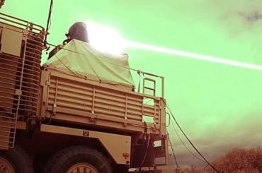 Sistema de Arma Laser de Alta Energia testado com sucesso parece um veículo de Command & Conquer