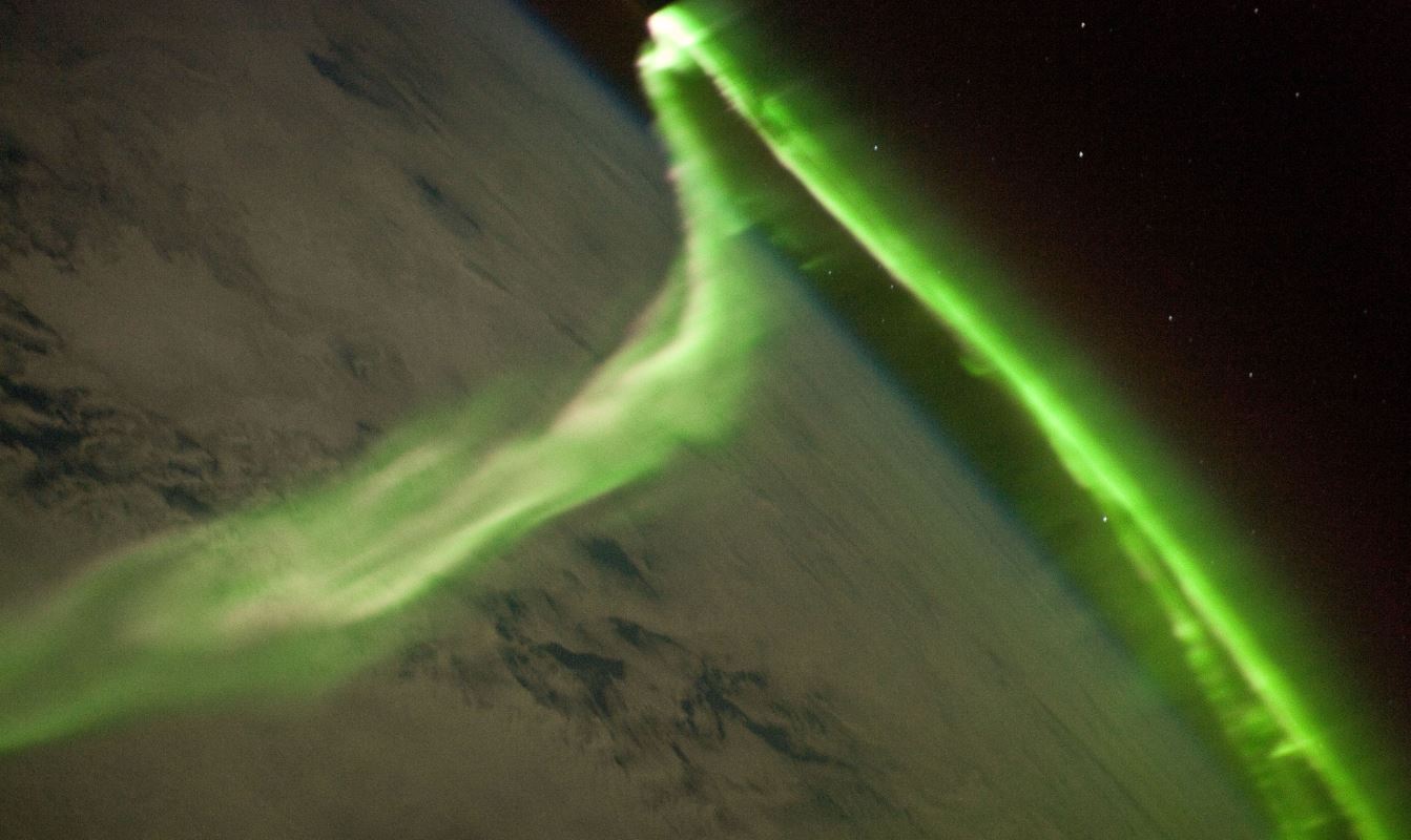 Astronauta captura Aurora Boreal hipnotizante direto da Estação Espacial