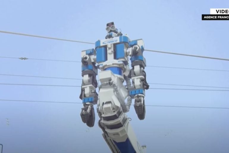 Ferrovia West Japan começa a usar robô gigante para manutenção das linhas