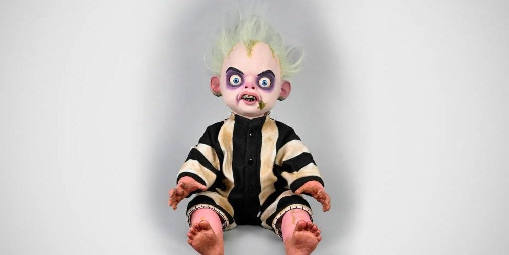 Bebê Beetlejuice ganha boneco em tamanho real