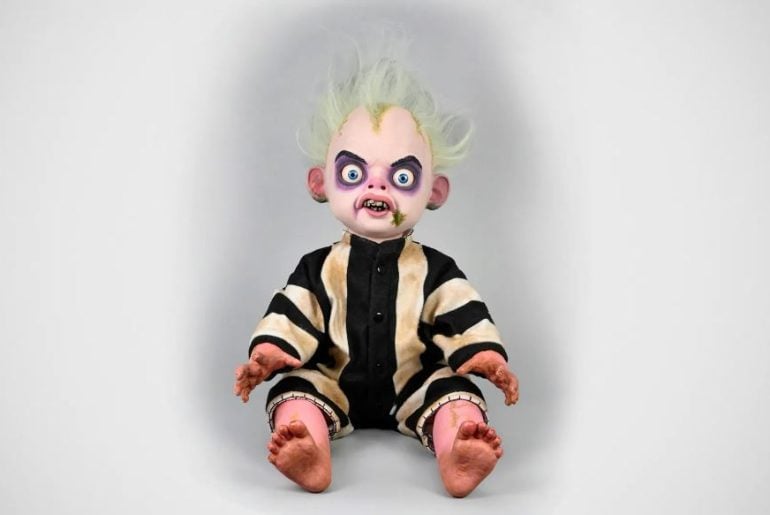 Bebê Beetlejuice ganha boneco em tamanho real