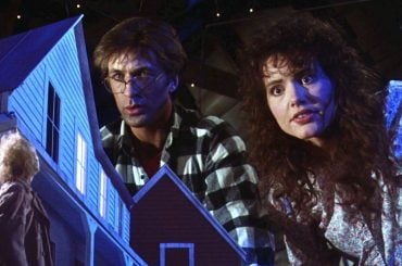 Roteiro Beetlejuice 2 originalmente tinha uma cena com os personagens de Alec Baldwin e Geena Davis.