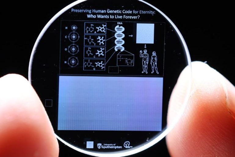 Cientistas Armazenam Genoma Humano Completo em Cristal de Memória 5D com Capacidade para 360 TB de dados