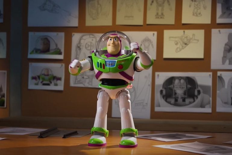 Robô do Buzz Lightyear de Toy Story tem olhos e boca móveis