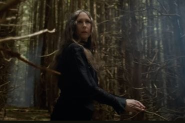 Atriz e agora vocalista de Metal, Vera Farmiga lança clipe com a banda The Yagas