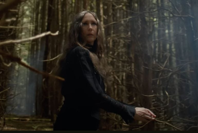 Atriz e agora vocalista de Metal, Vera Farmiga lança clipe com a banda The Yagas