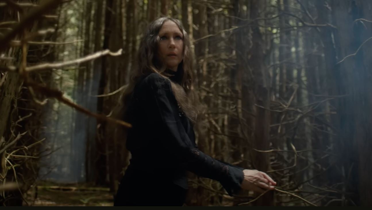 Atriz e agora vocalista de Metal, Vera Farmiga lança clipe com a banda The Yagas