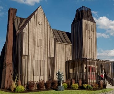 Airbnb oferece estadia na icônica casa dos Deetz de Beetlejuice