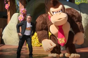 Shigeru Miyamoto visita a nova área Donkey Kong Country no Super Nintendo World