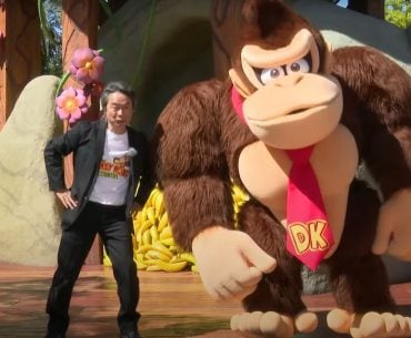 Shigeru Miyamoto visita a nova área Donkey Kong Country no Super Nintendo World