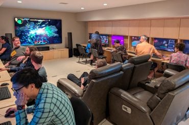 Isso sim que é LAN Party: Um paraíso gamer com PCs embutidos na parede