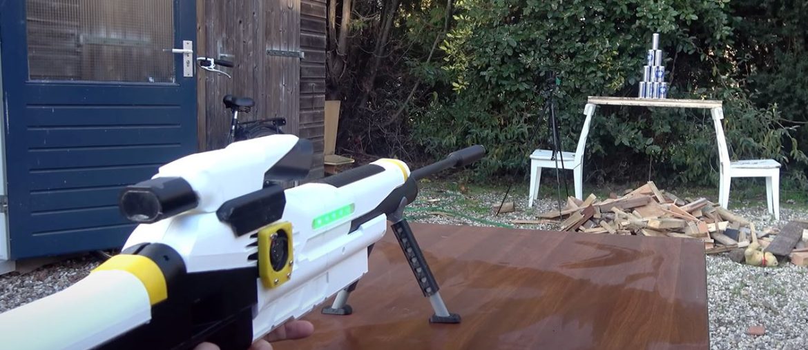 Inventor cria rifle sniper de água impresso em 3D capaz de disparar balas de gelo