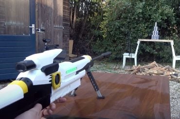 Inventor cria rifle sniper de água impresso em 3D capaz de disparar balas de gelo