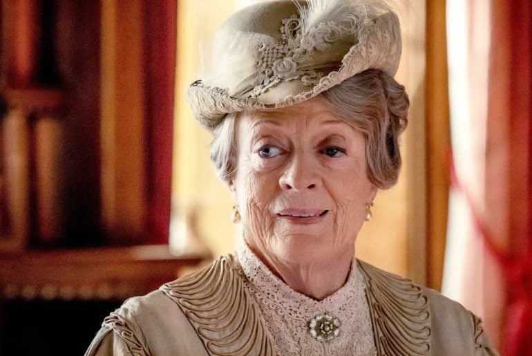 Downton Abbey 3: Produtor afirma que sequência prestará tributo significativo a Maggie Smith e sua personagem