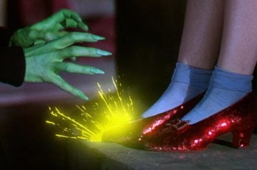 Sapatos de Rubi de Judy Garland em O Mágico de Oz batem recorde em leilão