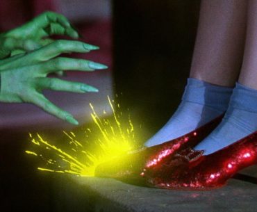 Sapatos de Rubi de Judy Garland em O Mágico de Oz batem recorde em leilão