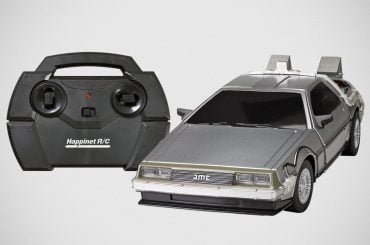 O DeLorean de controle remoto é pura nostalgia