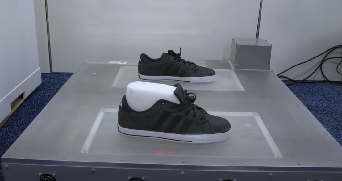 Novo scanner de sapatos da TSA permite passar por checagem sem tirar sapatos