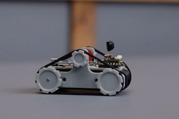 Tanque em miniatura feito em Impressora 3D pode ser controlado pelo celular