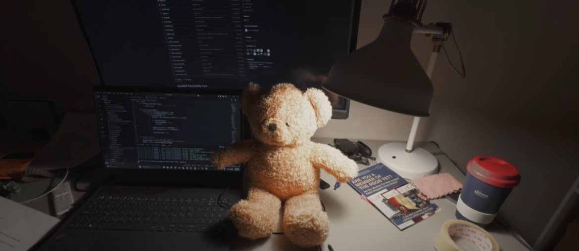 Engenheiro cria ursinho Ted com IA que fala e ente