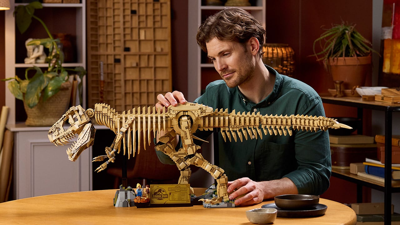 Set LEGO Jurassic World: Tiranossauro Rex Fossilizado tem mais de 90 cm de comprimento