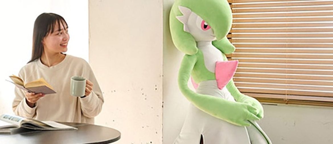 Boneco gigante do Pokémon Gardevoir tem mais de 1,60 metro