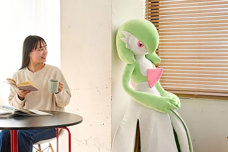 Boneco gigante do Pokémon Gardevoir tem mais de 1,60 metro