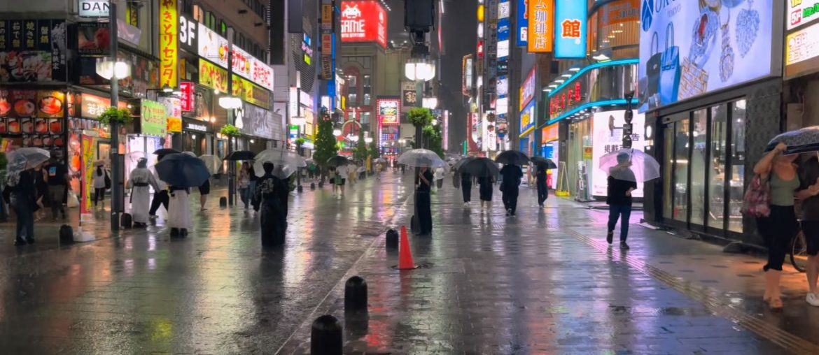 Uma volta nas ruas de Tóquio, Japão, durante a chuva e em alta definição