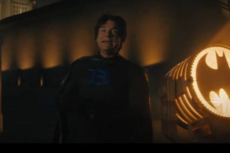 Jason Bateman estrela divertido comercial de seguros com tema de BATMAN e a galeria de vilões